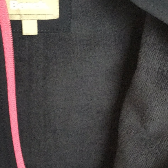 Bench rain coat that is and fuzzy on the inside - Picture 6 of 6